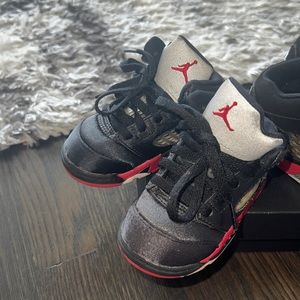 Jordan 5 Retro (TD) size 6c….TD Air Jordan 5 Retro satin Bred…